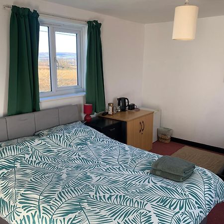 1 Bedroom Annex, Private Bathroom, Peaceful Area Claypits Экстерьер фото